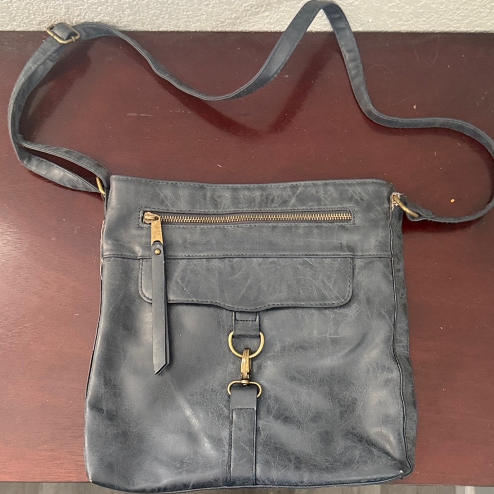 Elegant Navy Crossbody Bag with Gold Hardware